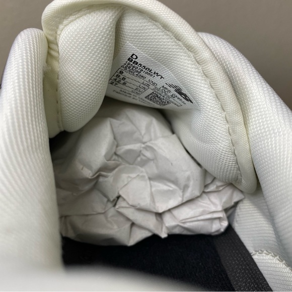 New Balance 550 “Sea Salt”
- Size 9 Men - Picture 8 of 10